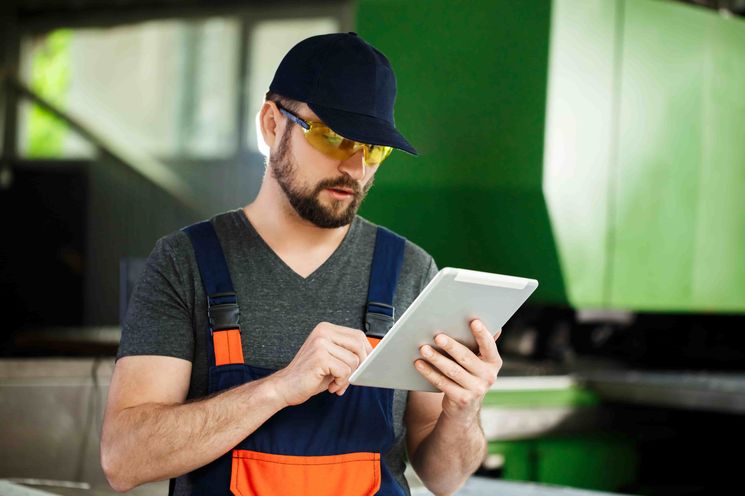 worker using manufacturing software in saudi arabia